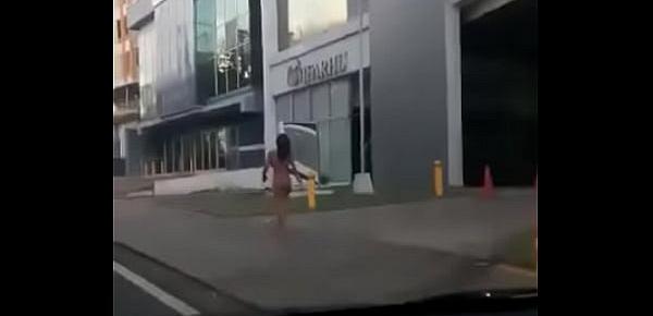  Chica se desnuda en panama